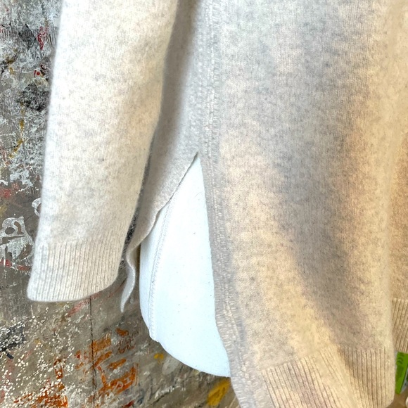 NORDSTROM COLLECTION 100% Cashmere Light Grey Sweater. Size M - Picture 4 of 9